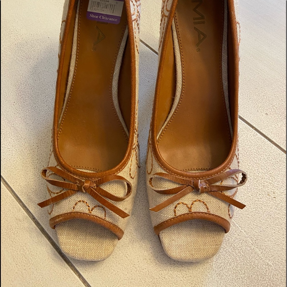 New Mia Vine peep toe heel - size 8.5